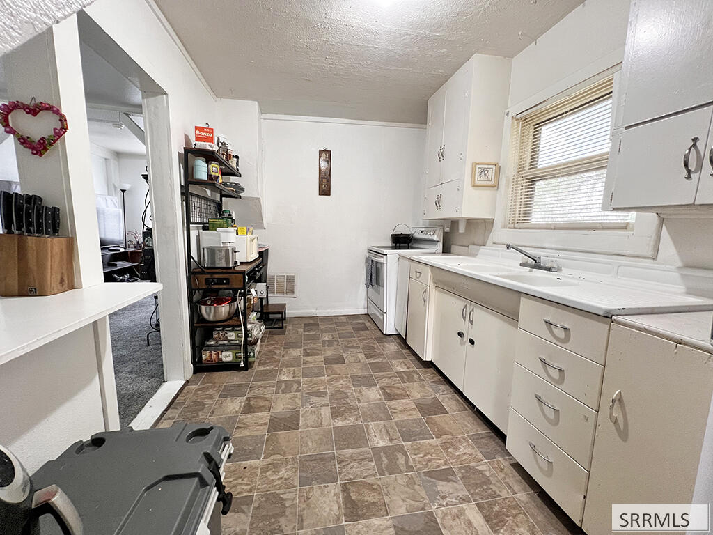 590 Wilson Avenue Property Photo 10