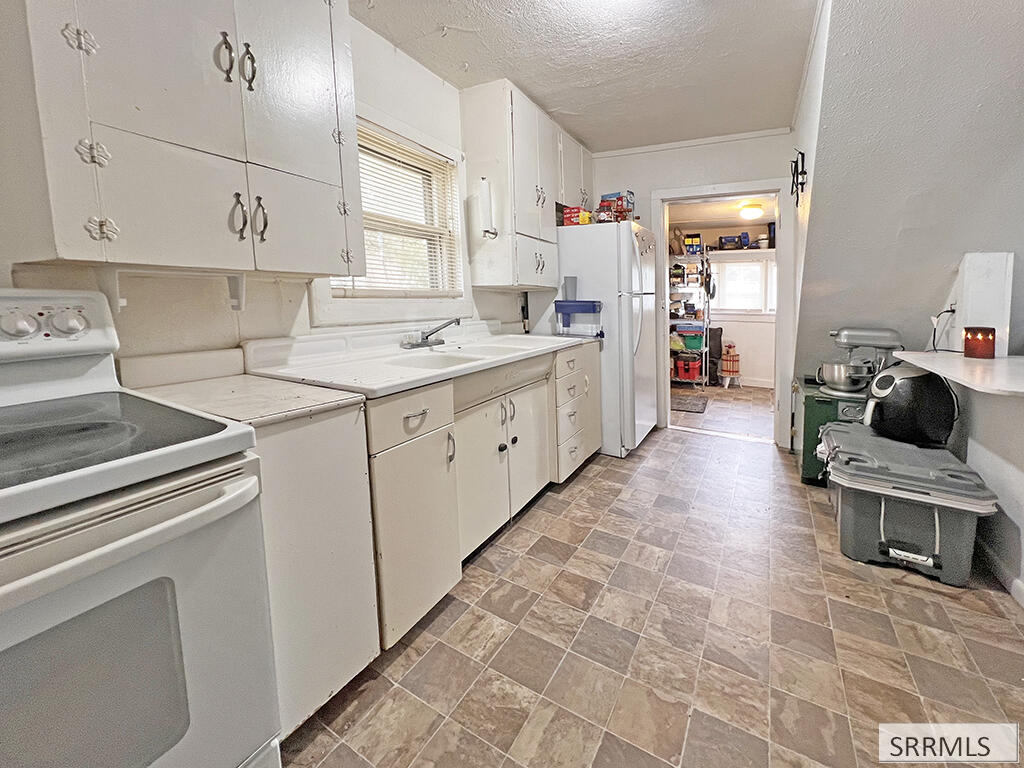 590 Wilson Avenue Property Photo 11