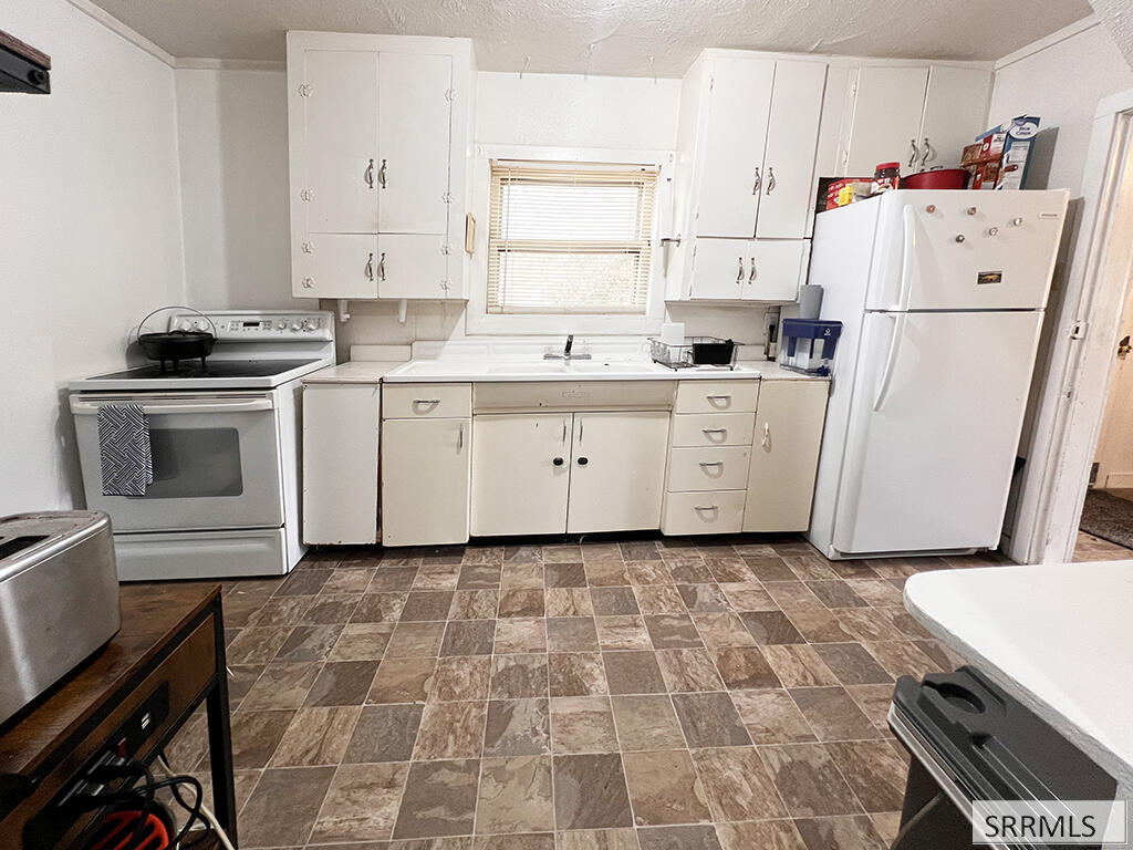590 Wilson Avenue Property Photo 12