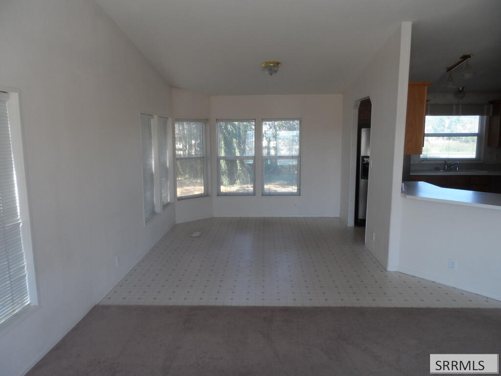 1025 W 7th S Property Photo 3