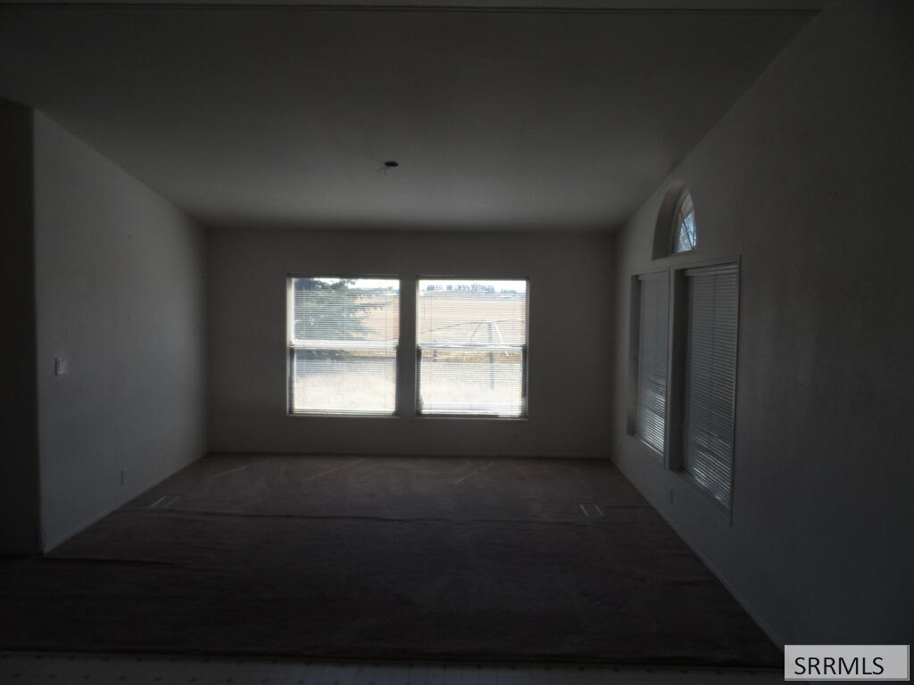 1025 W 7th S Property Photo 4