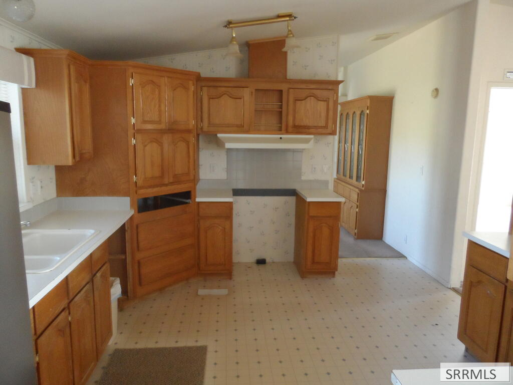 1025 W 7th S Property Photo 5
