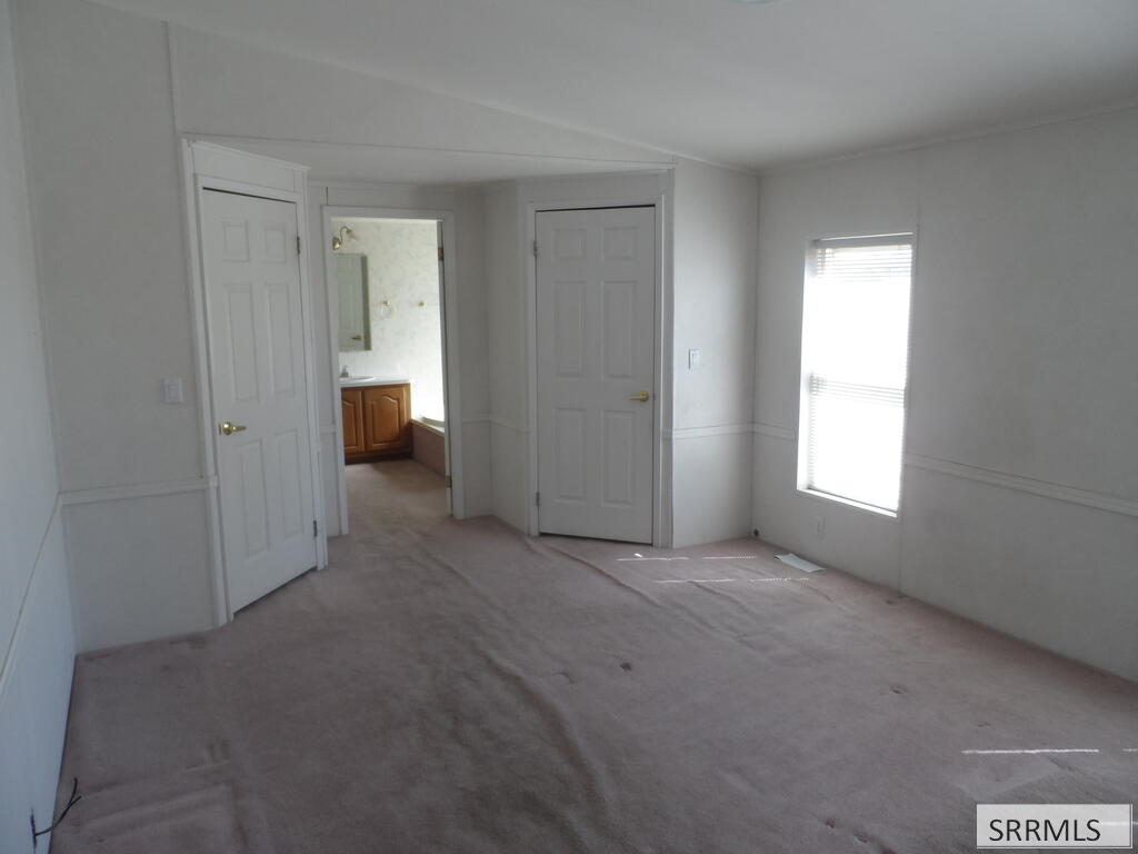 1025 W 7th S Property Photo 8
