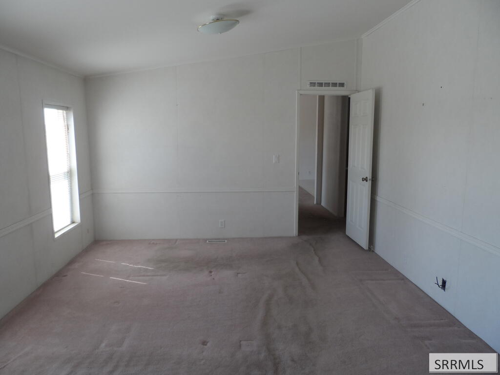 1025 W 7th S Property Photo 9
