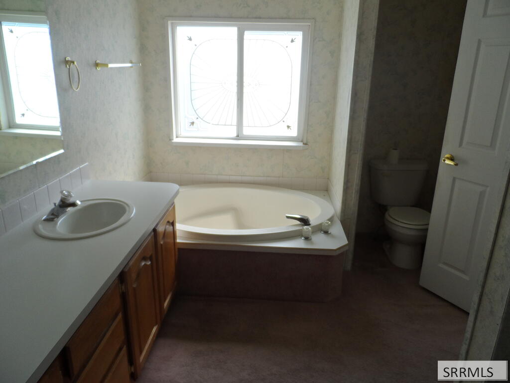 1025 W 7th S Property Photo 10