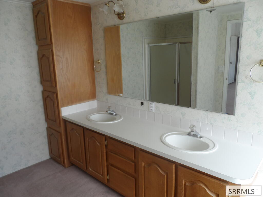 1025 W 7th S Property Photo 12