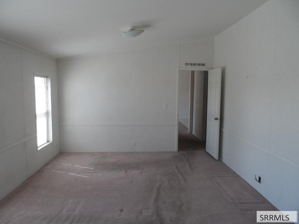 1025 W 7th S Property Photo 13