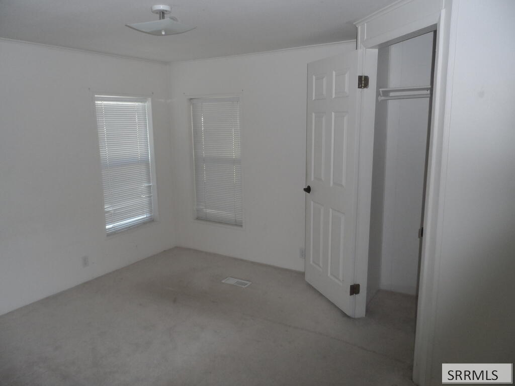 1025 W 7th S Property Photo 17