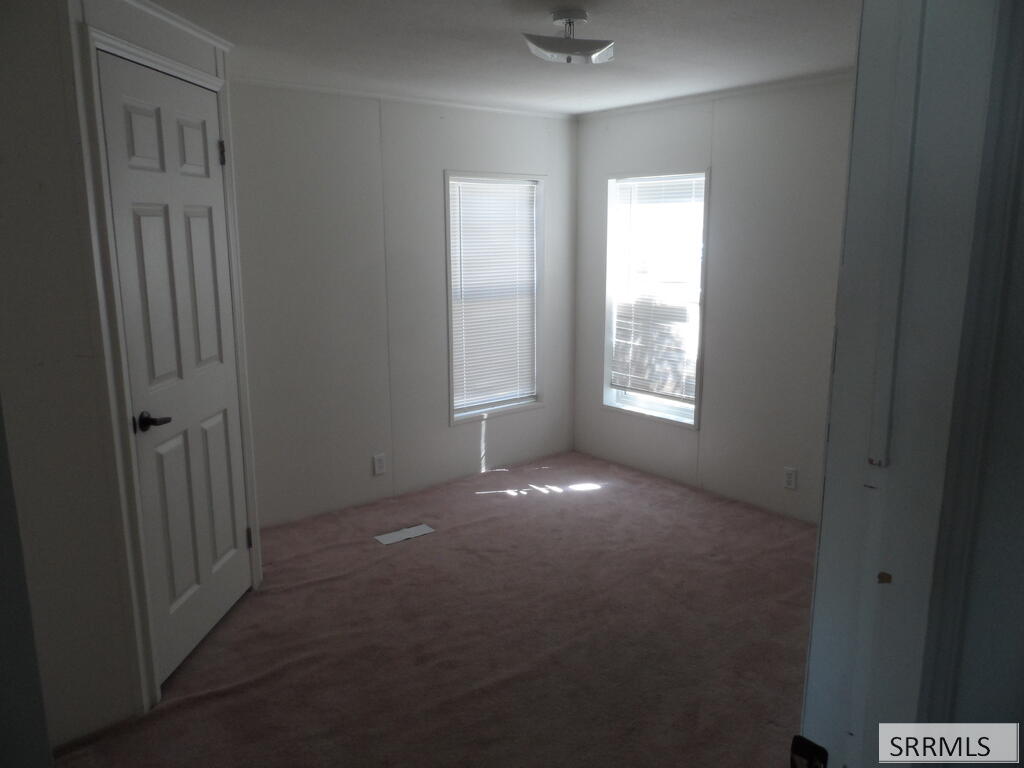 1025 W 7th S Property Photo 18