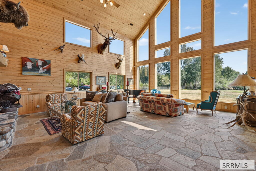 6258 Bartlett Point Road Property Photo 5