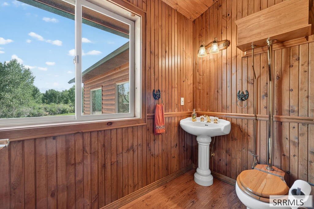6258 Bartlett Point Road Property Photo 27