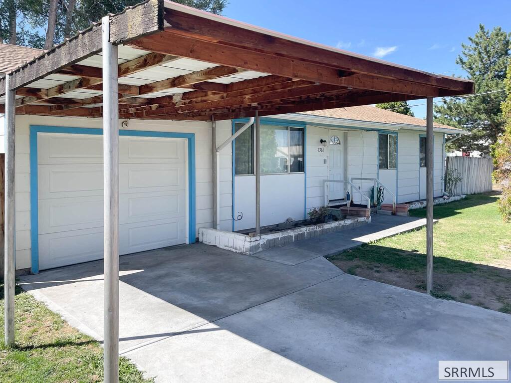 1381 Peach Property Photo 2