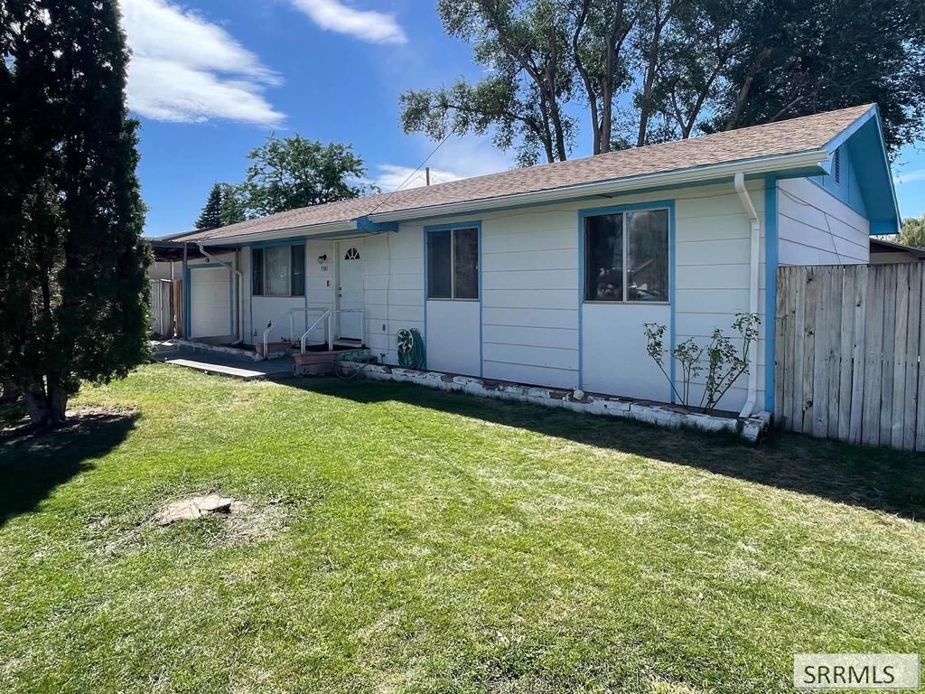 1381 Peach Property Photo 3