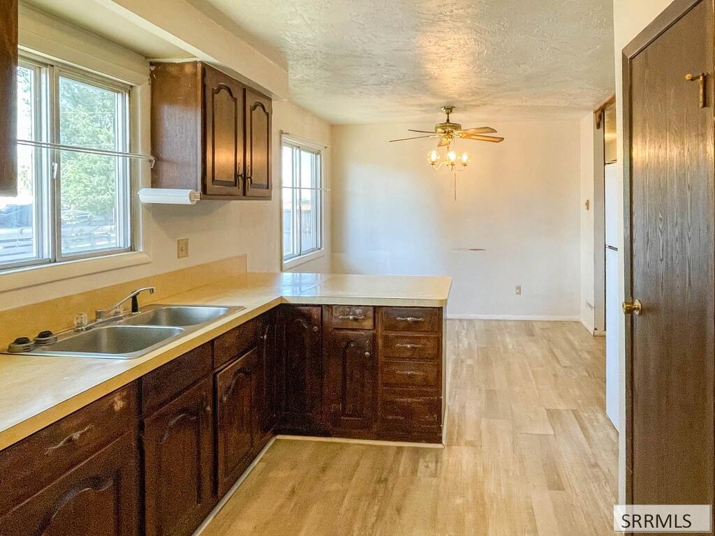 1381 Peach Property Photo 5
