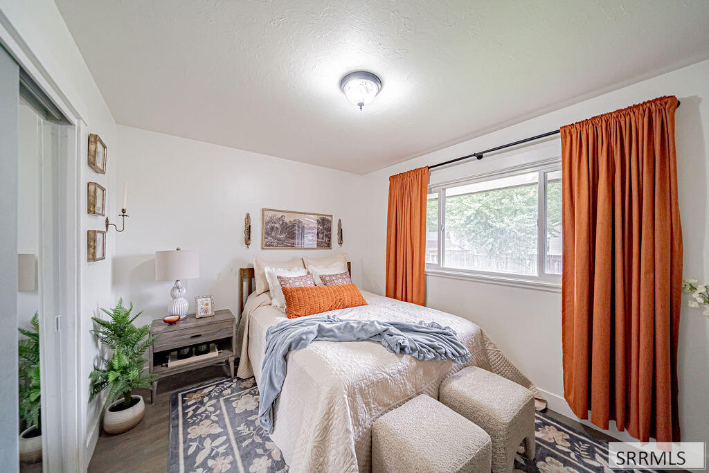 867 Maplewood Drive Property Photo 4