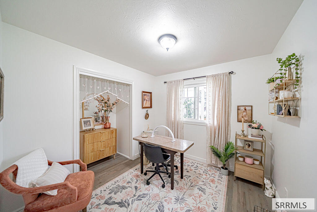 867 Maplewood Drive Property Photo 6