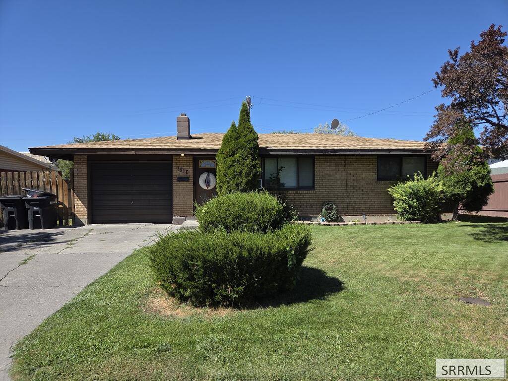 1810 S Falcon Drive Property Photo 1
