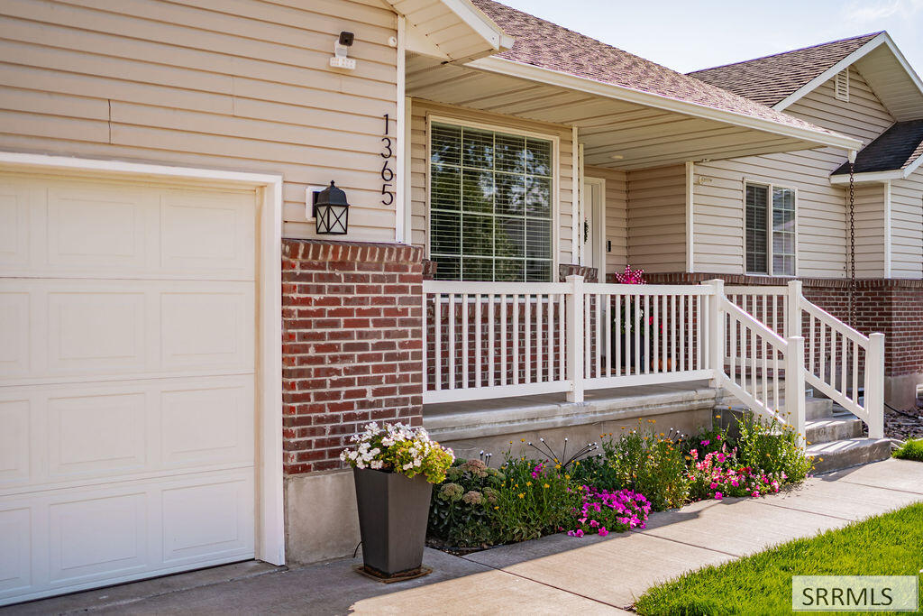 1365 Amaya Circle Property Photo 2