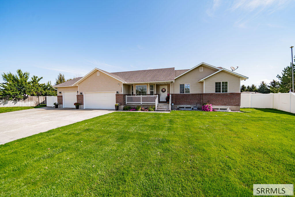 1365 Amaya Circle Property Photo 8