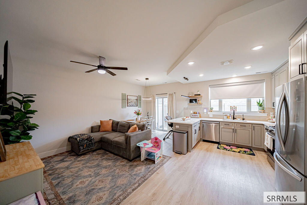 473 Easy Street Property Photo 8