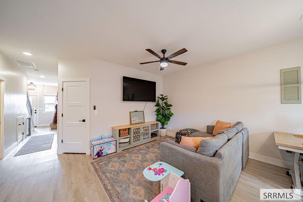 473 Easy Street Property Photo 10