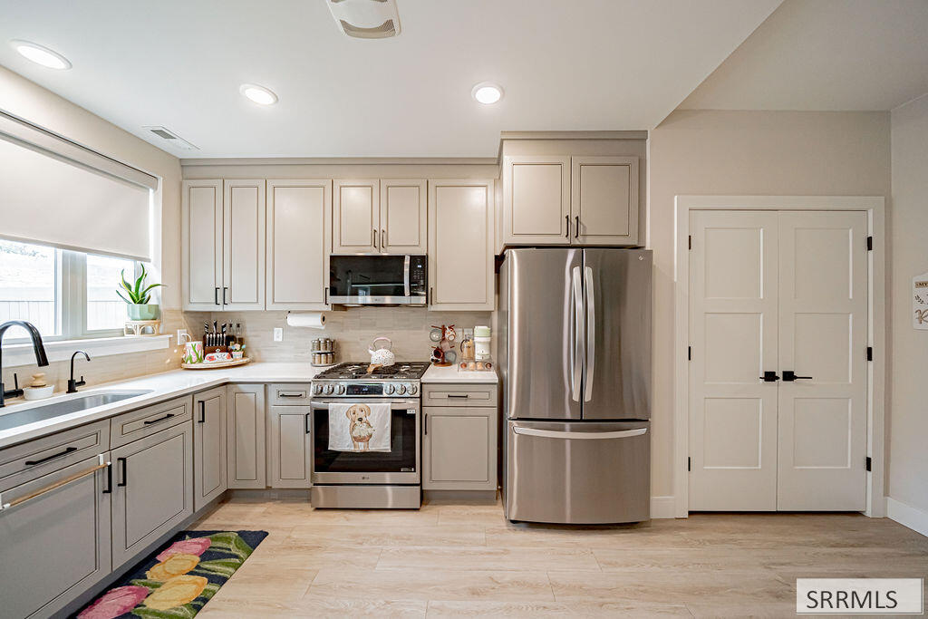 473 Easy Street Property Photo 15