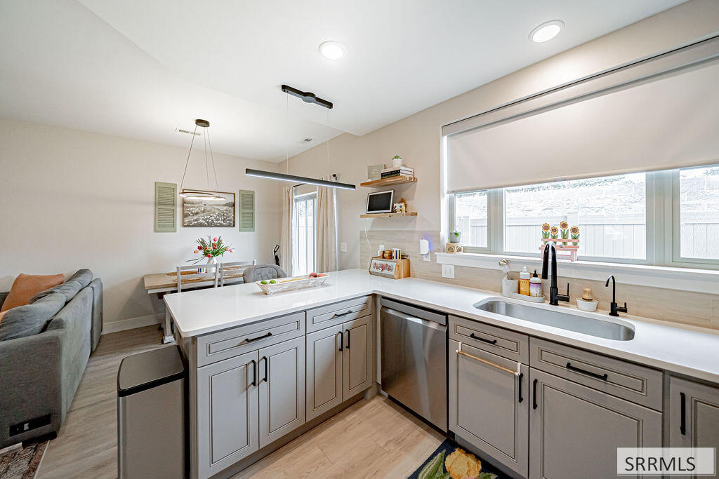473 Easy Street Property Photo 18
