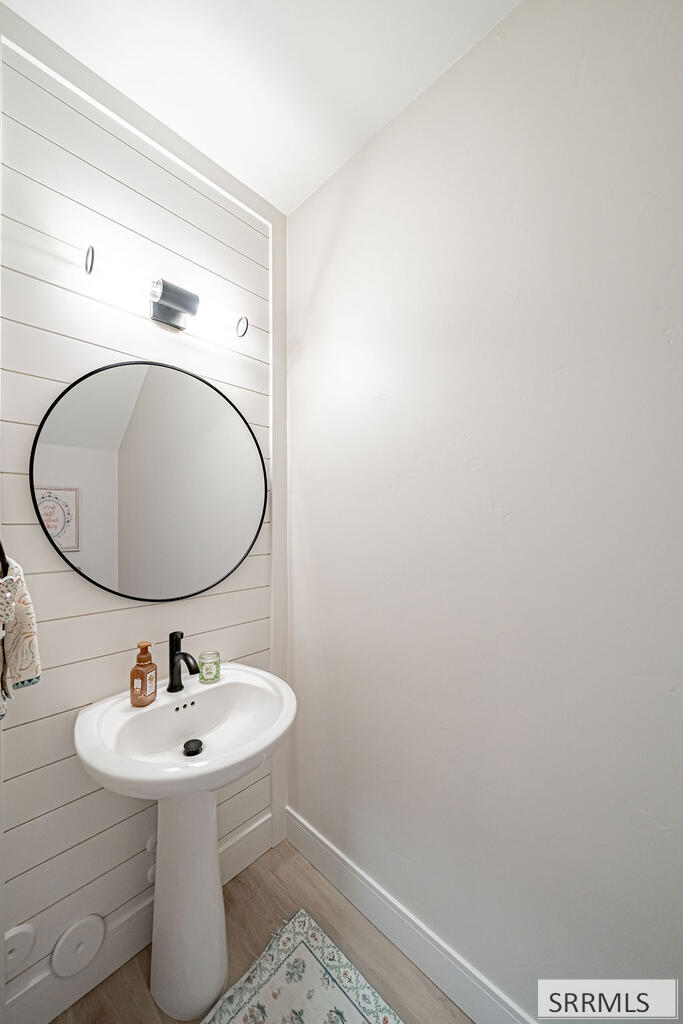 473 Easy Street Property Photo 22
