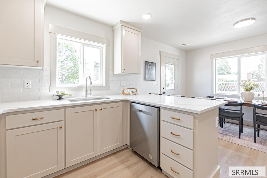 1336 Boston Court Property Photo 8