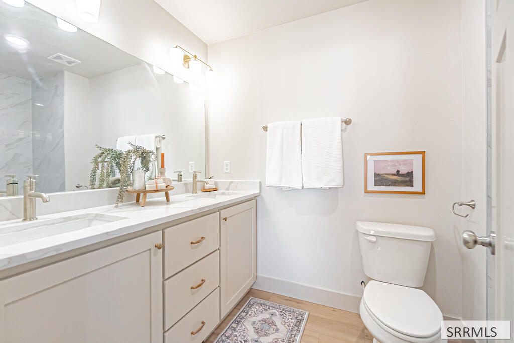 1336 Boston Court Property Photo 18