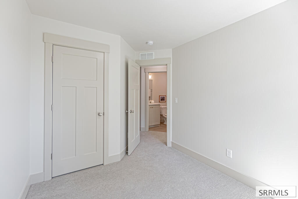 1336 Boston Court Property Photo 22