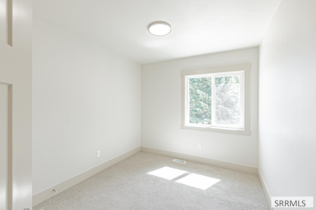 1336 Boston Court Property Photo 24