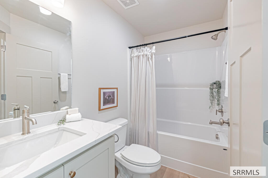 1336 Boston Court Property Photo 26