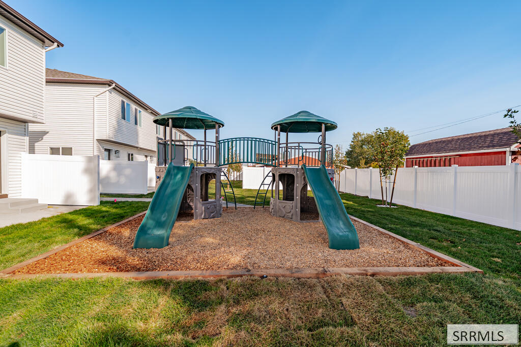 1336 Boston Court Property Photo 33