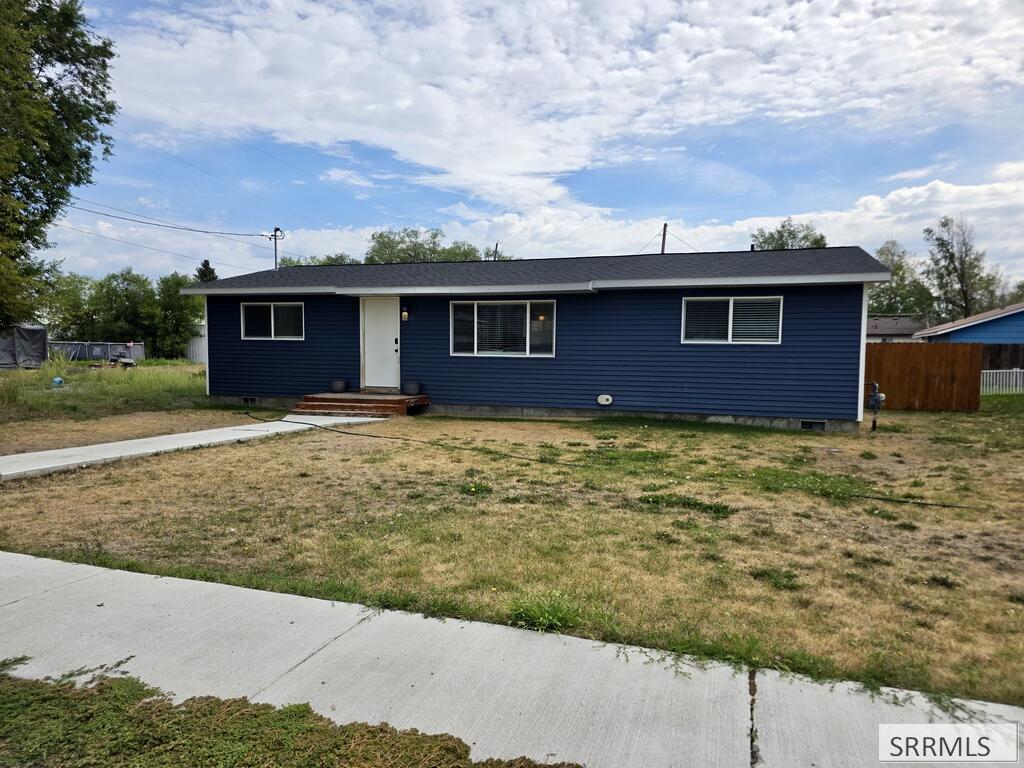 660 S 2nd E Property Photo 1