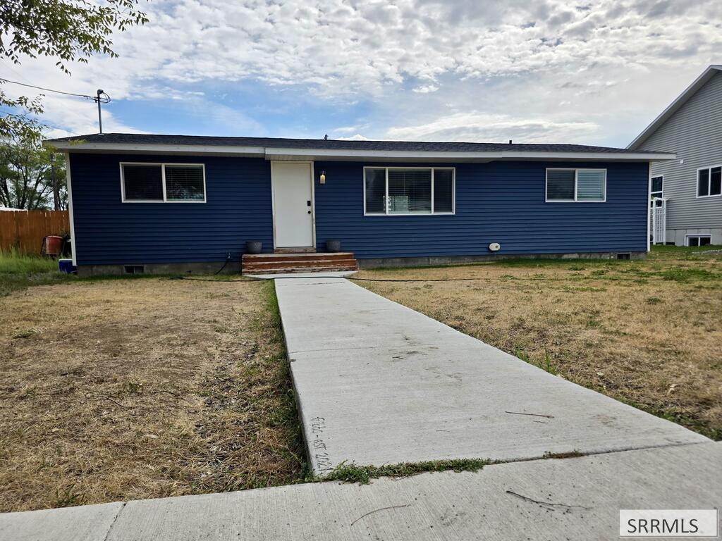 660 S 2nd E Property Photo 2
