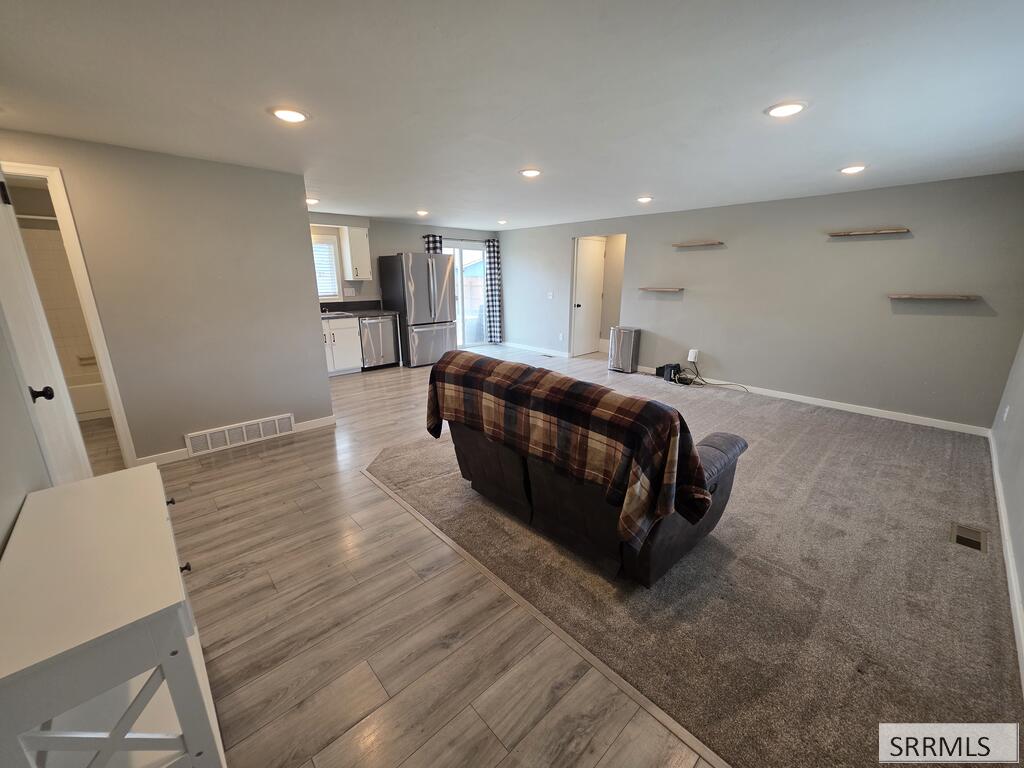 660 S 2nd E Property Photo 3