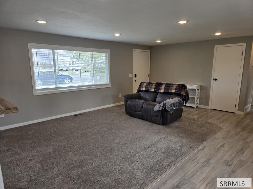 660 S 2nd E Property Photo 4