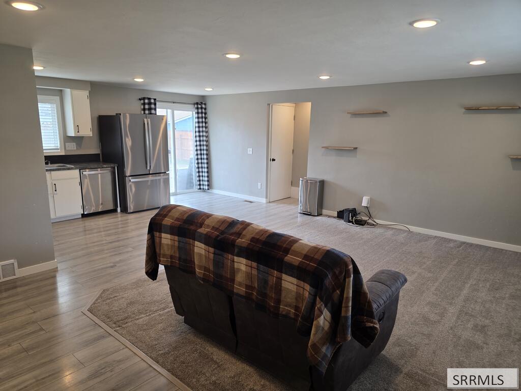 660 S 2nd E Property Photo 5