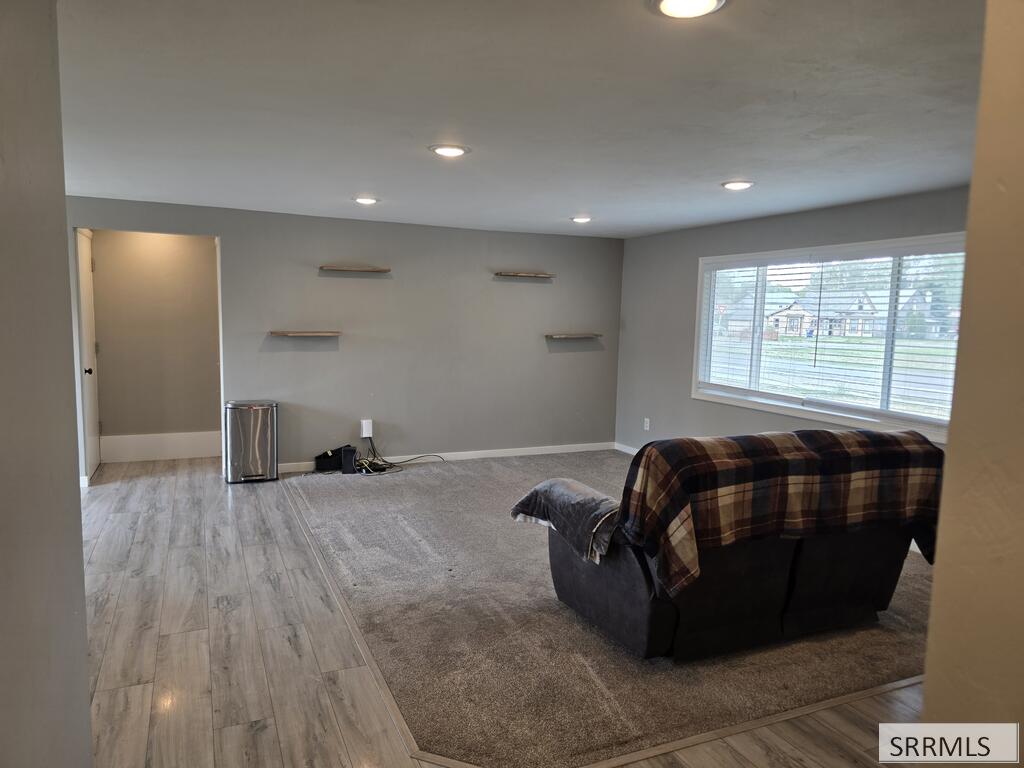 660 S 2nd E Property Photo 6