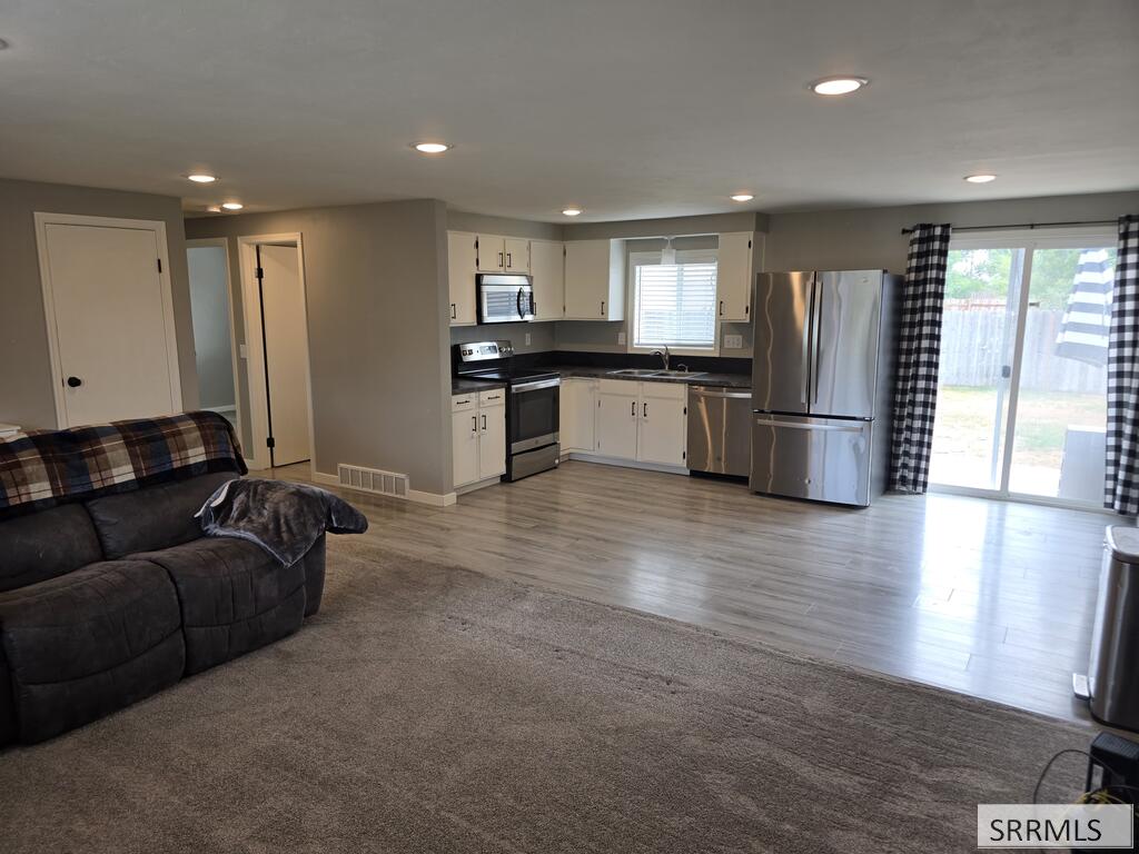 660 S 2nd E Property Photo 7