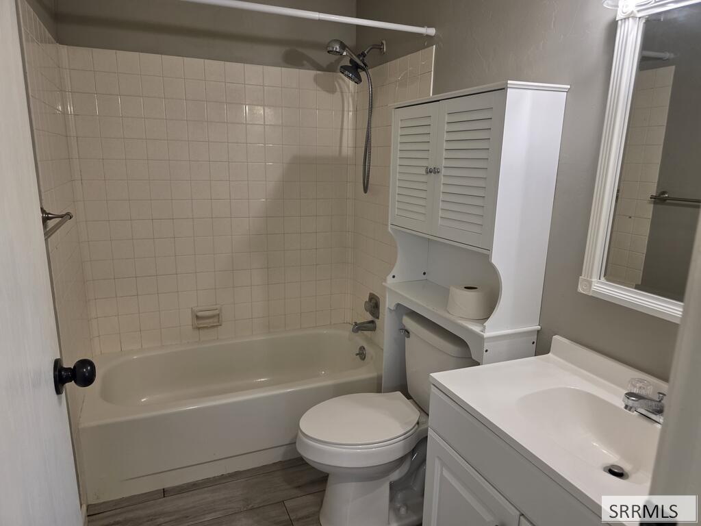 660 S 2nd E Property Photo 21