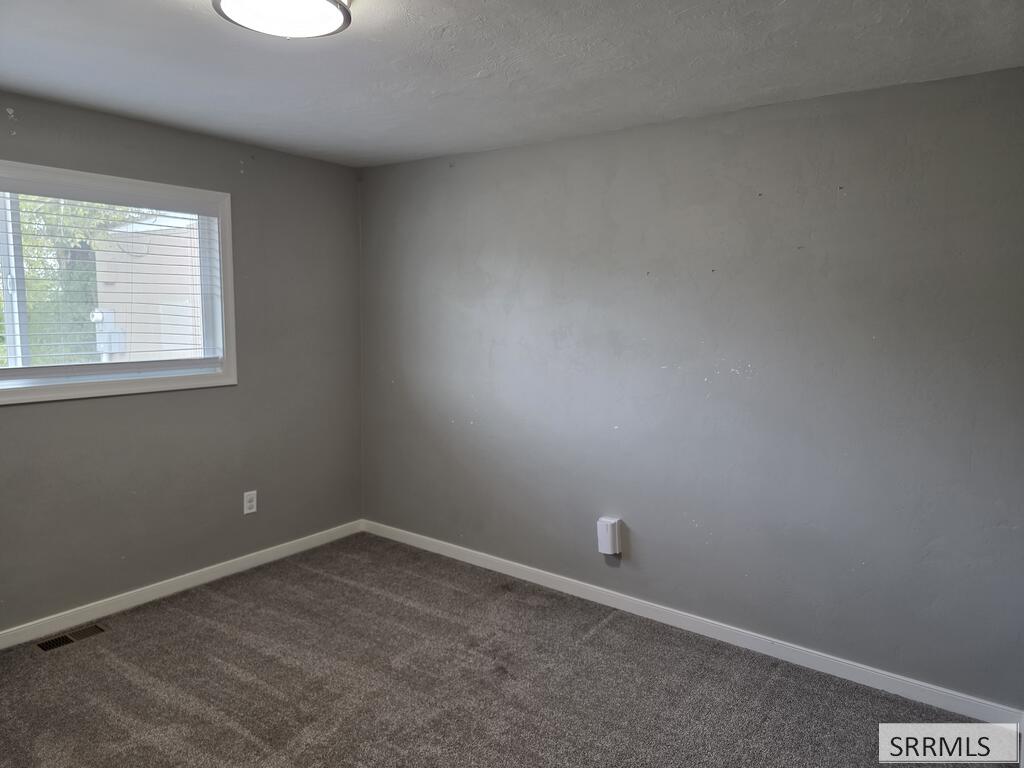 660 S 2nd E Property Photo 25
