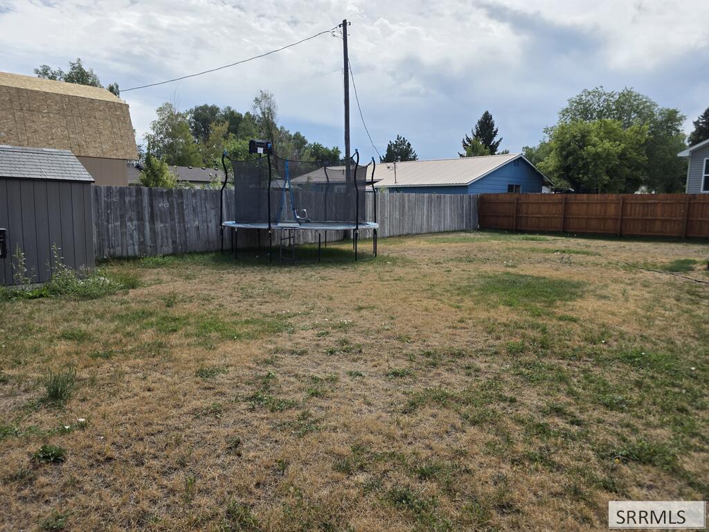 660 S 2nd E Property Photo 30