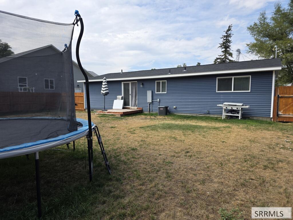 660 S 2nd E Property Photo 31