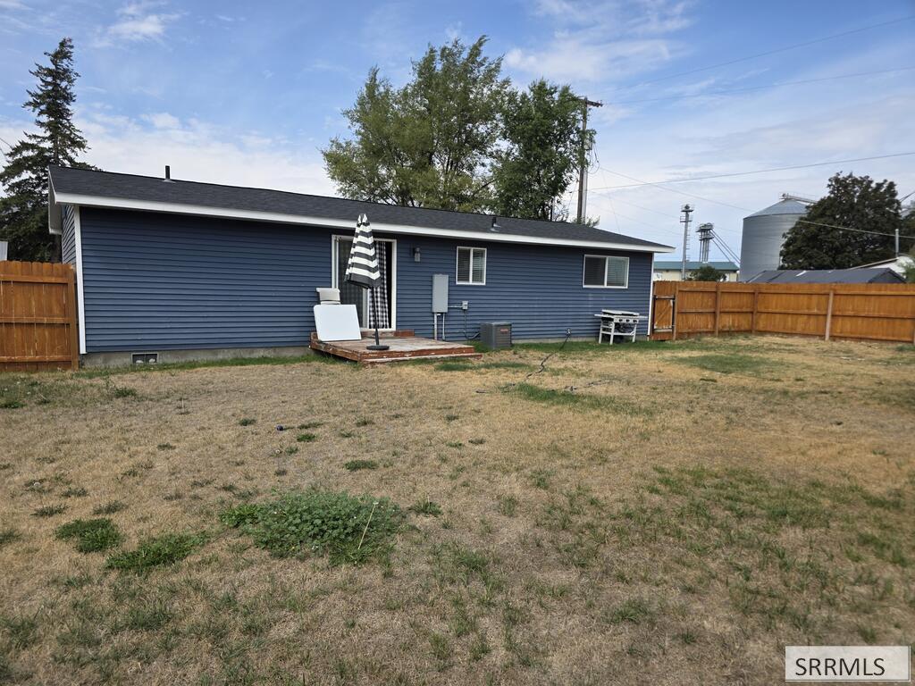 660 S 2nd E Property Photo 32