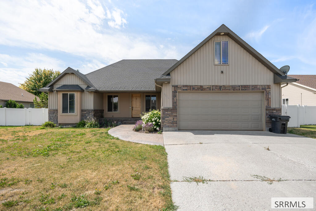 2612 Eastview Drive Property Photo 1