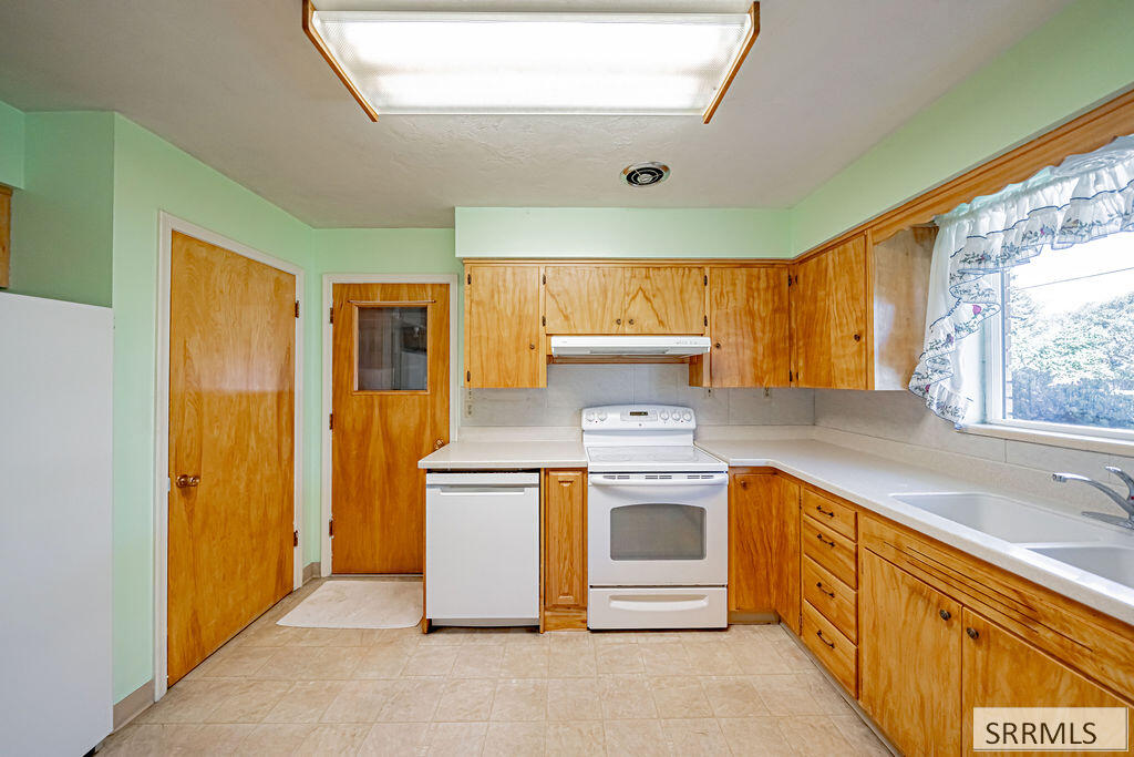 3050 E Iona Road Property Photo 4