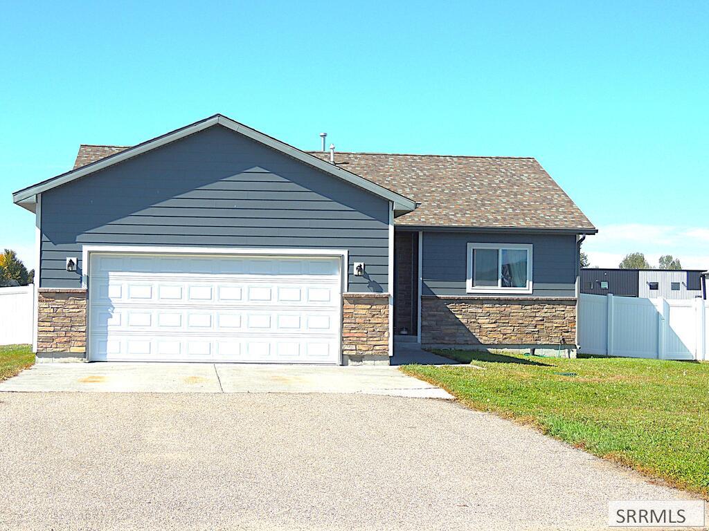27 N White Pine Lane Property Photo 1