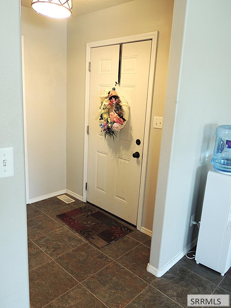 27 N White Pine Lane Property Photo 2